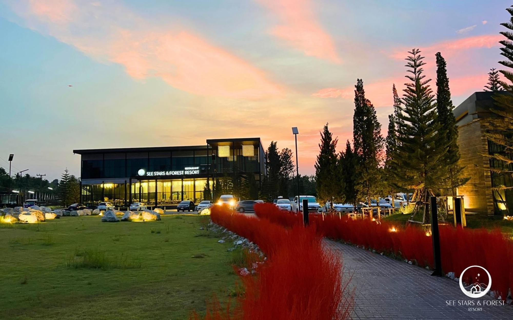 See Stars & Forest Resort Amphoe Sawang Daen Din Екстериор снимка