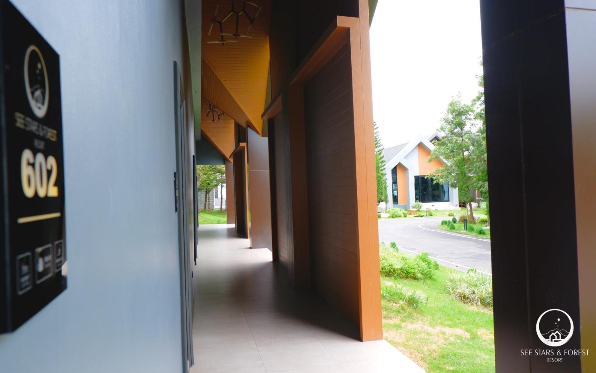 See Stars & Forest Resort Amphoe Sawang Daen Din Екстериор снимка